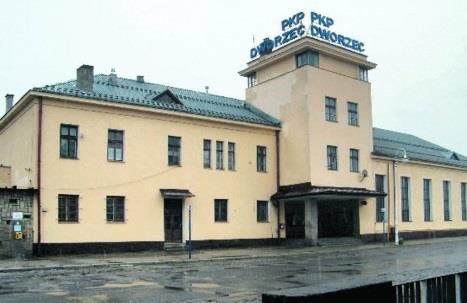 Obecnie pomieszczenia po przychodni zostały opuszczone, a pozostałe lokale mają funkcje mieszkaniową.