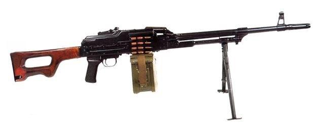 RPD został wprowadzony do uzbrojenia Wojska Polskiego w latach 50-tych, wtedy terminologia z WAT-u nie istniała, dlatego też w Wojsku Polskim RPD nosi nazwę rkm D (ręczny karabin maszynowy