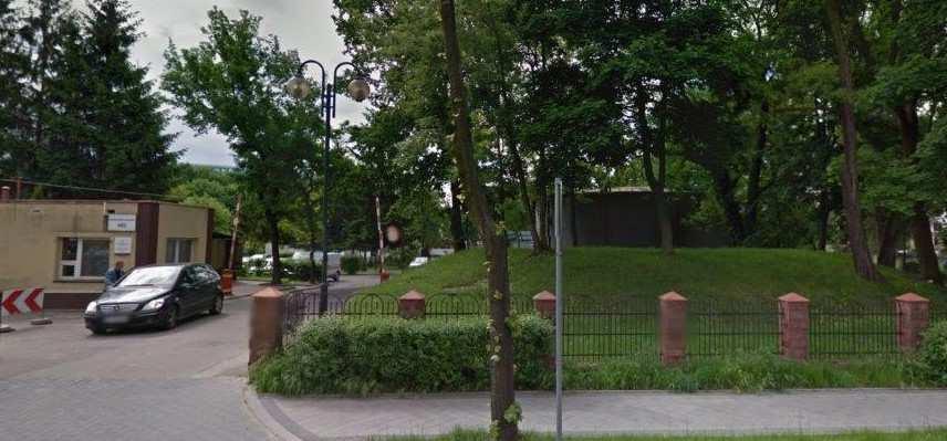 wodociągową, kanalizacyjną, gazową, C.O. i telefoniczną.