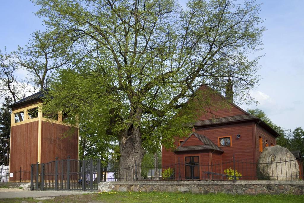 S t r o n a 61 Bezpieczeń- stwo Ochotnicza Straż Pożarna w Gliniance Obszar obsługiwany przez posterunek policji w Wiązownie Religia Parafia św.