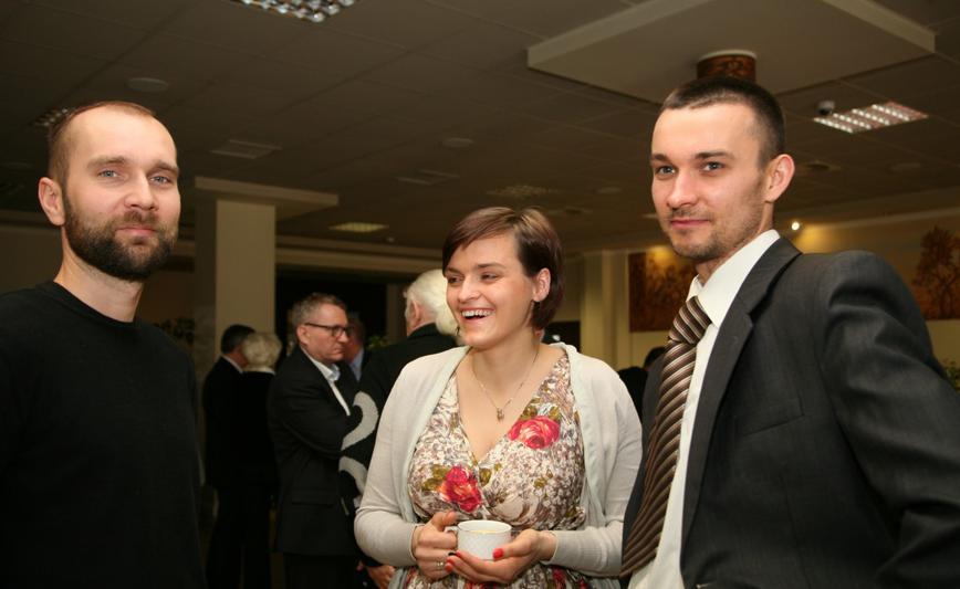 Jerzy Kawczyński, Marcin Józefiak; Maria Gadomska, Bronisław Węglarz, w głębi Wojciech