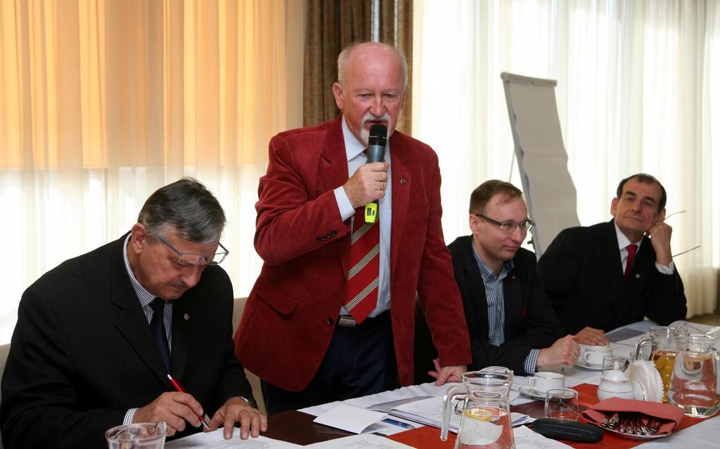 forum biznesowego geodetów, ocenie prac nad jubileuszową publikacją oraz szkoleniu geodetów; drugie forum biznesu miało miejsce w dniu 4 marca, z udziałem dziewiętnastu (na 236 zaproszonych)
