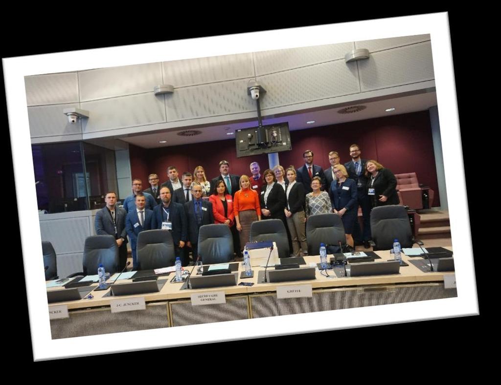 Misja gospodarcza do Belgii i Luksemburga Uczestnicy misji gospodarczej do Brukseli i radni sejmiku lubuskiego odwiedzili w środę siedzibę Komisji Europejskiej, gdzie spotkali się z Elżbietą