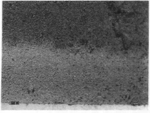 równolegle do kierunku rarcia. kierunek tarcia -+ a) b) Rys. 9. POl\ierzcbnia próbki,,nan'' poddanej tarciu względem stali: a) 50 x, b) 600 x (SEM) Fig. 9. Surface of.
