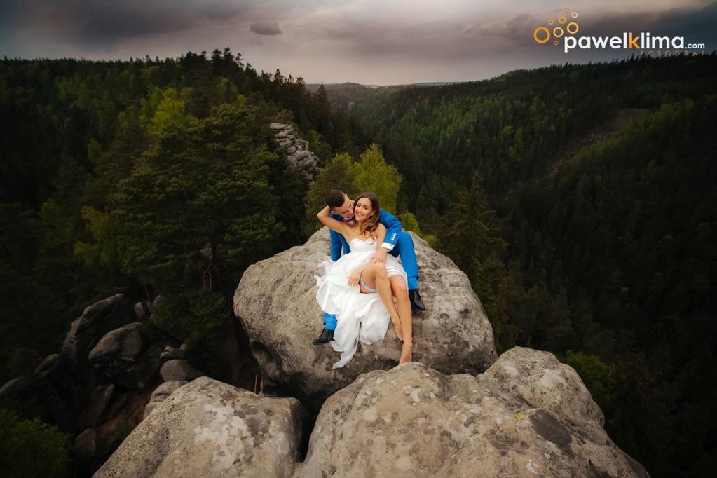 Fotoreportaż Ślubny Opcja podstawowa Cena: 2200 ZŁ fotografowanie obejmuje: przygotowania i błogosławieństwo (do 1 h przed