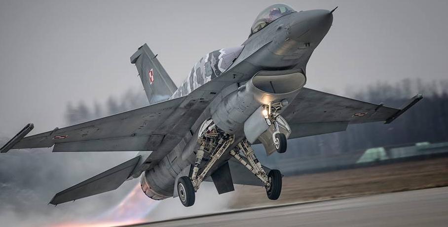 Masa zanieczyszczeń w spalinach [t] Wyniki badań emisji związków szkodliwych spalin warunki eksploatacji Samoloty F-16 w 2015 roku na lotnisku Poznań-Krzesiny (na