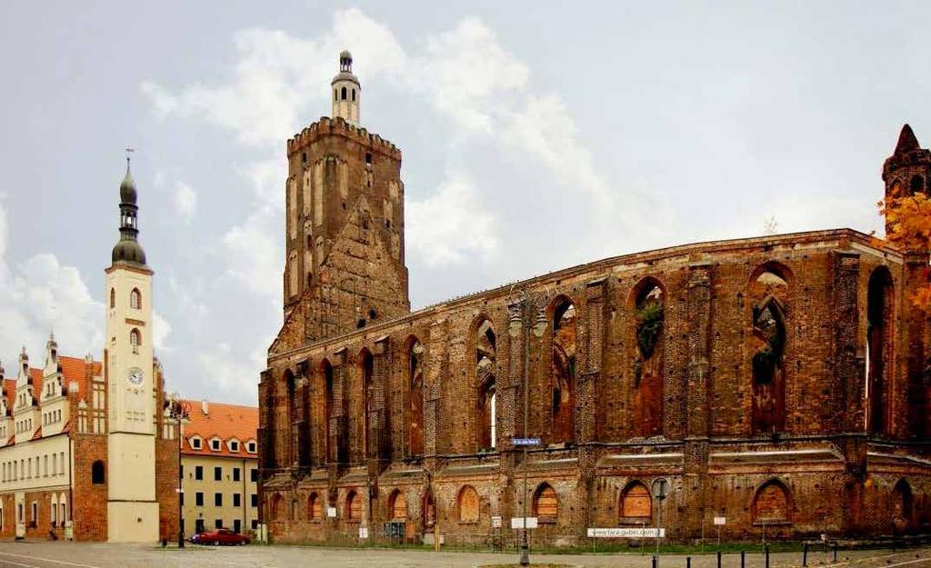 9 Fara Gubińska już dzisiaj spełnia rolę międzynarodowego Centrum Kultury i Komunikacji. Udostępniona mieszkańcom i turystom ponad 60 metrowa wieża stanowi wyjątkową atrakcję turystyczną.