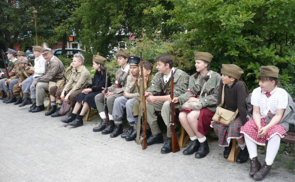 8 Po pewnym czasie marsz w ciężkich wojskowych butach dał nam się