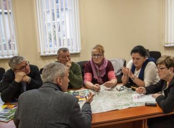przestrzenny, techniczny) z kategorii pozostałych zjawisk negatywnych, decydujący o wskazaniu obszaru Liczba osób korzystających z pomocy społecznej na 100