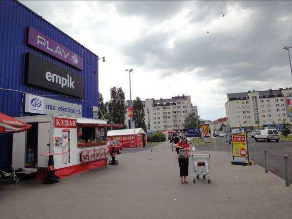 przychodnia bar, kawiarnia, to co jest w zasięgu spaceru i