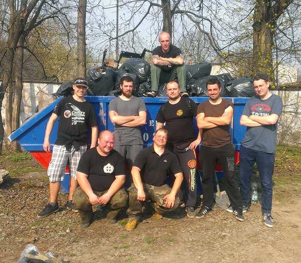 Jako, że wiosenna aura sprzyja spędzaniu wolnego czasu na świeżym powietrzu, część wolontariuszy zdecydowała się rozpocząć tegoroczne Wiosenne Porządki jeszcze przed generalnym ich terminem.