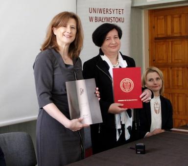 AKTUALNOŚCI - ODBYŁO SIĘ 20 kwietnia władze Wydziału Biologiczno-Chemicznego i IV LO im. C.K. Norwida w Białymstoku podpisały porozumienie w sprawie objęcia od roku szkolnego 2017/2018 patronatu nad klasą biologiczno-chemiczną przez WBCh.