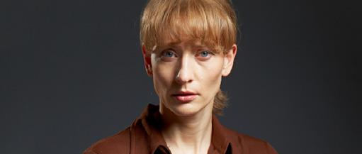 MAGDALENA POPŁAWSKA (TERESA JASIŃSKA) Gram Teresę, lekarkę, żonę oficera milicji, który prowadzi dochodzenie w sprawie seryjnego mordercy.