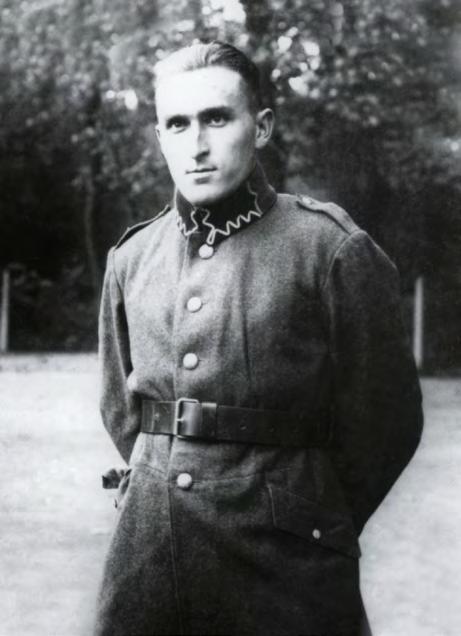 JANUSZ KUSOCIŃSKI 1907 1940 1928 1929 1939 Fot. ze zbiorów Muzeum Sportu i Turystyki w Warszawie Urodził się w rodzinie inteligenckiej o głębokich tradycjach niepodległościowych.