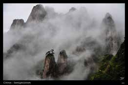pl Mocno zwiazane z tradycją taoistyczną Góry Sanqing leżą w prowincji Jiangxi, w południowo-wschodnich