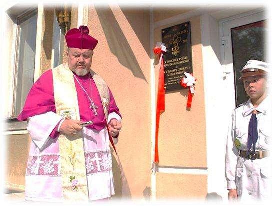 Na uroczystośd przybyli biskup drohiczyoski Antoni Dydycz, senator RP Krzysztof Jurgiel, przedstawiciele Związku Piłsudczyków RP, członkowie Chorągwi ZHP z