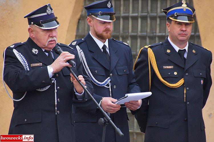 Serdeczne podziękowania i życzenia kierujemy również do Waszych najbliższych, którzy nieraz muszą się martwić o Wasz bezpieczny powrót do domu.