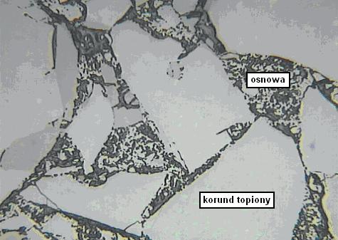 MIKROSTRUKTURA KORUNDOWYCH WYROBÓW OGNIOTRWAYCH PO PRACY W REAKTORACH CHEMICZNYCH Tabela 2.