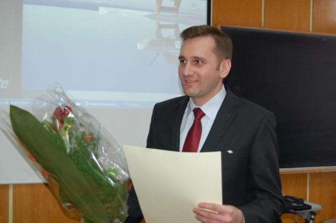 Następnie jednomyślnie przegłosowano w trybie tajnym wniosek nad zmianą promotora pracy doktorskiej mgr Moniki Goseckiej. Do pełnienia tej funkcji została powołana dr hab. Teresa Basińska.