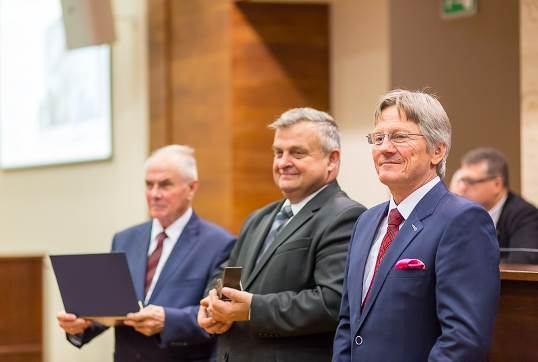 3 4 2. KONKURS BUDOWA ROKU PODKARPACIA 2014 Gala Finałowa konkursu Budowa Roku Podkarpacia 2014" odbyła się w dniu 8 października 2015 r. w Sali Audytoryjnej im.