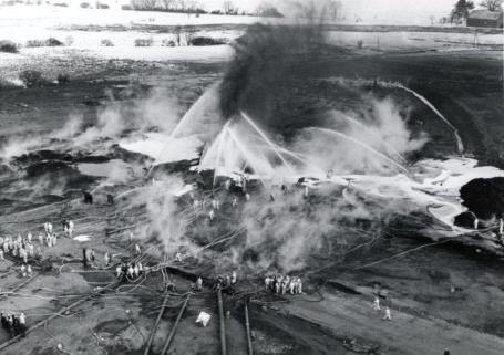 W grudniu 1980r. w miejscowości Krzywopłoty k/karlina - w wyniku awarii jednej z instalacji wiertniczych doszło do zapalenia ropy naftowej w szybie Daszewo I.