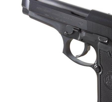 magazynków (na 10 lub 15 nabojów), niektóre egzemplarze zaopatrzono w uchwyty do dostawnej kolby lub drewniany chwyt przedni i tłumik płomienia (służący głównie ochronie dłoni na przednim chwycie