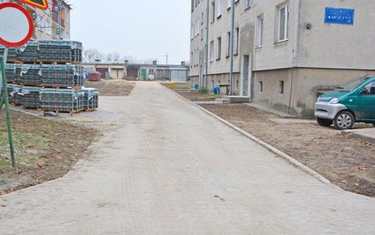 Łączna kwota dofinansowanie na wyniesie ponad 1 mln zł. Nowe boisko w miejscowości Jeleń We wsi Jeleń trwają intensywne prace nad długo wyczekiwanym nowym boiskiem.
