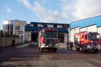 listopada Groźny pożar ubojni drobiu LECH-DRÓB w Zalewie Tuż przed północą dyżurna iławskiej straży odebrała zgłoszenie o pożarze w jednym z zakładów miejscowości Zalewo.