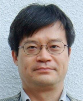 FOTON 127, Zima 2014 15 Hiroshi Amano (ur. 11.09.1960) jeszcze jako student uniwersytetu w Nagoji został członkiem grupy badawczej prof. Akasaki ego w 1982 r.