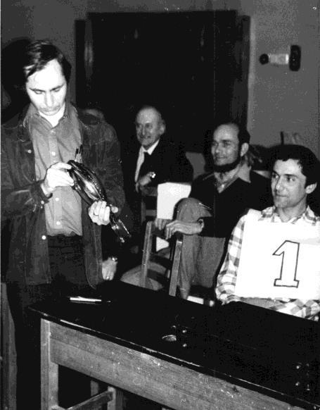 46 FOTON 127, Zima 2014 Profesor Fiałkowski starał się docierać z wiedzą do uczniów na wszystkich szczeblach edukacji. Wygłaszał pogadanki w szkołach podstawowych i średnich.