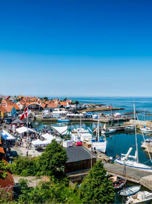 1 km od centrum miasta na południe znajduje się Baltic Sea Glas, huta szkła artystycznego, w której obejrzeć można proces tworzenia szklanych przedmiotów.