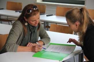 KORZYŚCI DLA STUDENTÓW EDUKACJA ZINDYWIDUALIZOWANA: Student opracowuje szczegółowy program studiów, dobierając zgodnie ze swoimi zainteresowaniami, przedmioty z różnych kierunków dostępnych na