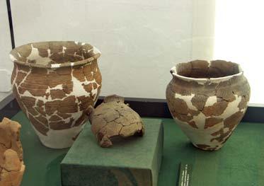Wczesnośredniowieczne naczynia gliniane z kurhanów