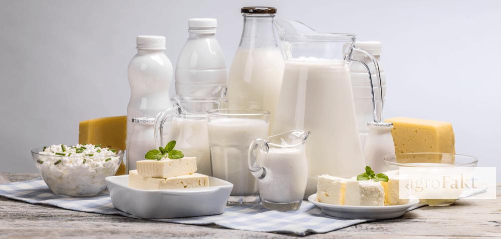 Ceny mleka pną się w górę: wzrost aż o 7,6%! Autor: Elżbieta Sulima Data: 16 grudnia 2016 Koniec 2016 jest dobry dla polskich producentów mleka, bo ceny mleka idą w górę.