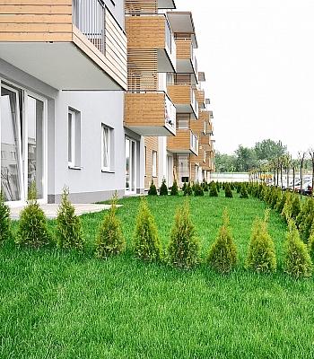 Mieszkanie znajduje się na piętrze w 3 piętrowym apartamentowcu o powierzchni 39,53 m2.