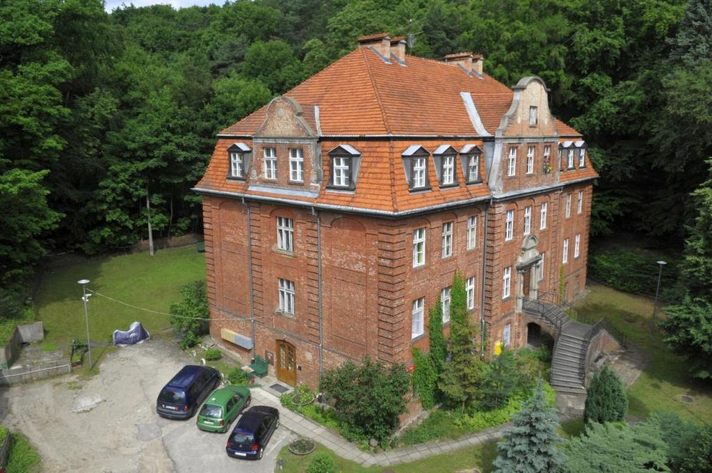 1. W skład sprzedawanej nieruchomości wchodzi budynek Domu Asystenta Gdańskiego Uniwersytetu Medycznego o powierzchni użytkowej 1.