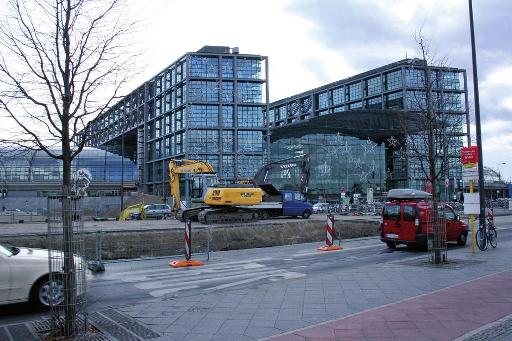 Budowa linii średnicowej z północy na południe wraz z bu dową Tiergartentunnel oraz nowym dworcem Berlin Hauptbahnhof Przekazanie do eksploatacji nowego dworca głównego (Hauptbahnhof) oraz linii