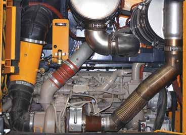TD-25R Extra jest napędzana silnikiem wysokoprężnym Cummins QSX15 z turbodoładowaniem o mocy 246 kw (335 KM), spełniającym wymagania normy emisji spalin Stage IV / Tier 4 Final, natomiast dla modelu