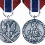 Medal Prio Patria Jest on przyznawany od 2011 roku przez Urząd do Spraw Kombatantów i Osób Represjonowanych za szczególne zasługi w kultywowaniu pamięci o walce o niepodległość Rzeczypospolitej