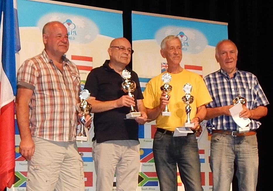 -15- Mistrzostwa Europy Koblenz Niemcy 2015 drugi z prawej Klemens Dziedzic z pucharami za II m-ce w XI