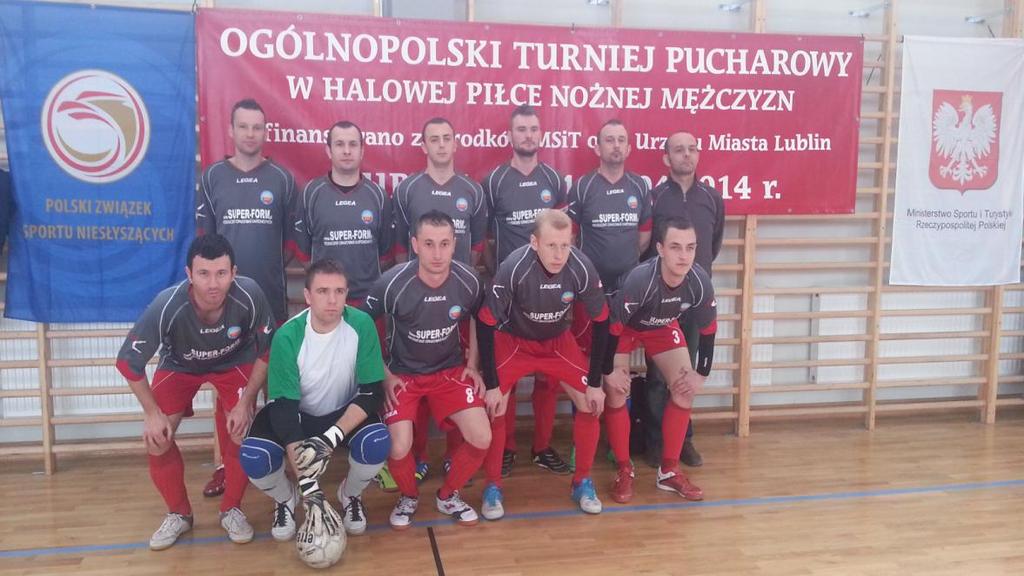 Stoją od lewej: Dariusz Łaszczewski, Marek Kwiatkowski, Konrad Zapotoczny, Paweł Kucharski, Adam Pawlak, Mariusz Zając kierownik.