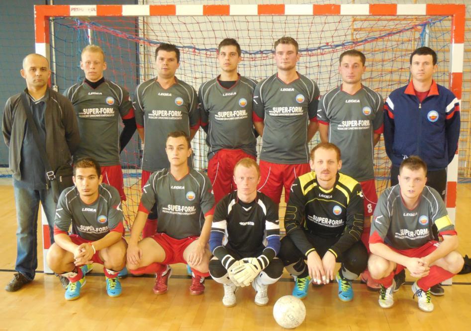 Stoją od lewej: Patryk Kapka, Paweł Mierziak, Michał Piziorski, Jarosław Antoniak, Paweł Dyga, Dariusz Antoniak, Adam Pawlak, Grzegorz Laskowski.