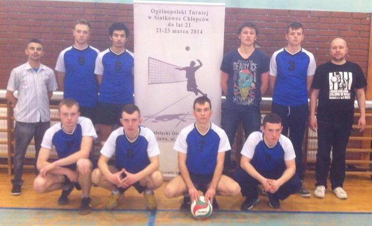 Stoją od lewej: Patryk Malczyk - kierownik, Daniel Stodolny, Paweł Dubielecki, Jakub Kula, Piotr Gozdek, Jakub Siepkowski opiekun.