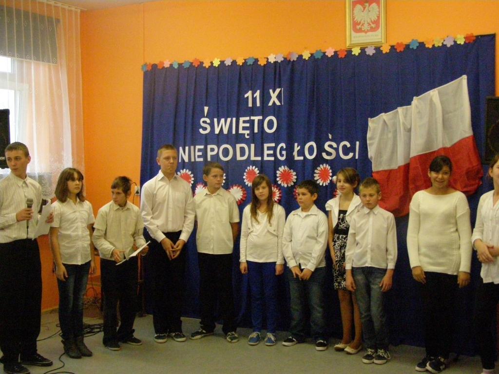 Dzień Zdrowego Śniadania Uczniowie klasy III 8 listopada, w Dniu Zdrowego Śniadania, uczniowie klasy III wraz z wychowawczynią Panią Bogusławą Zielińską oraz Panią Ewą Książek nauczycielką j.