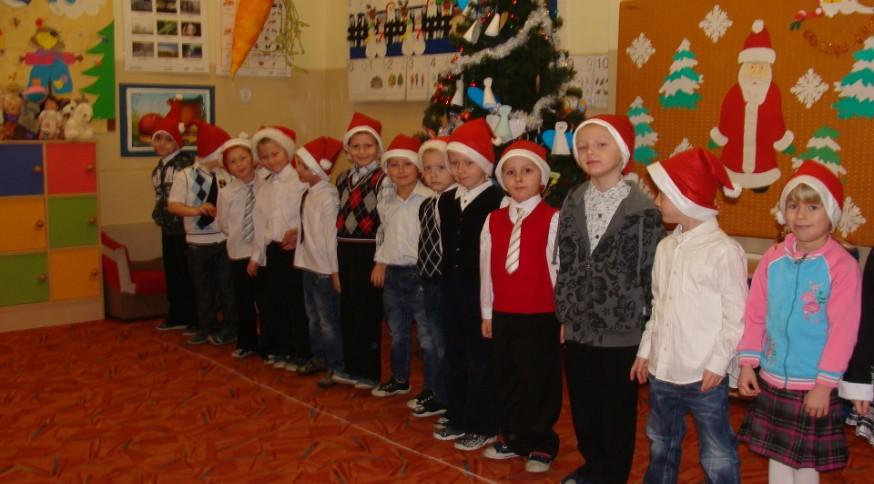 Spotkanie opłatkowe w zerówce Dzieci z oddziału przedszkolnego W dniu 19 grudnia 2012 r. z okazji zbliżających się świąt Bożego Narodzenia w oddziale przedszkolnym odbyło się Spotkanie opłatkowe".