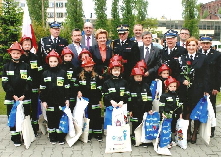 65 lat Kobiety Wspierający Honorowi Razem 481 51 105 139 43 819 Aktualnie członkami Ochotniczych Straży Pożarnych na terenie Łodzi jest 105 kobiet.