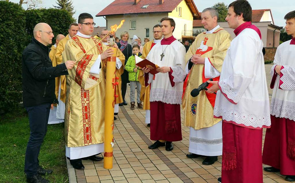 kościele i organiście Zdzisławowi Kołodziejowi za przygotowanie chóru i prowadzanie