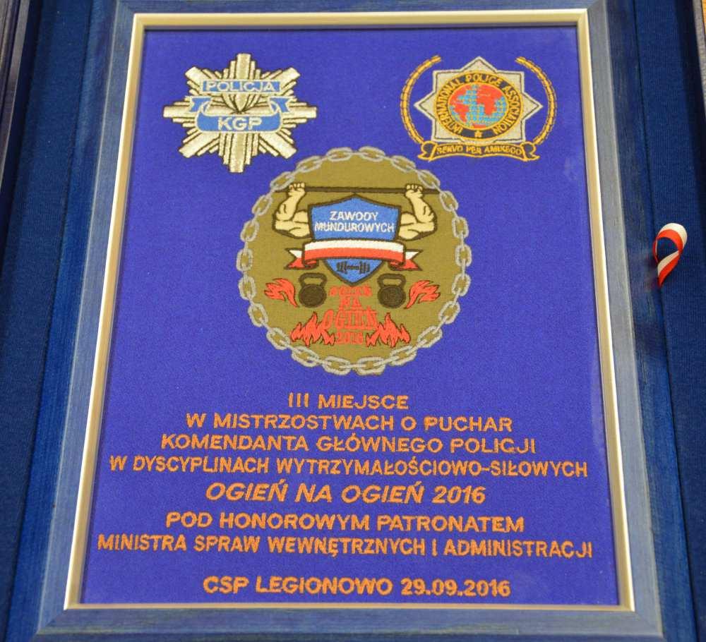 Opolscy policjanci przywieźli brąz z walki Ogień na Ogień 2016 Komendant Wojewódzki Policji w Opolu - insp.