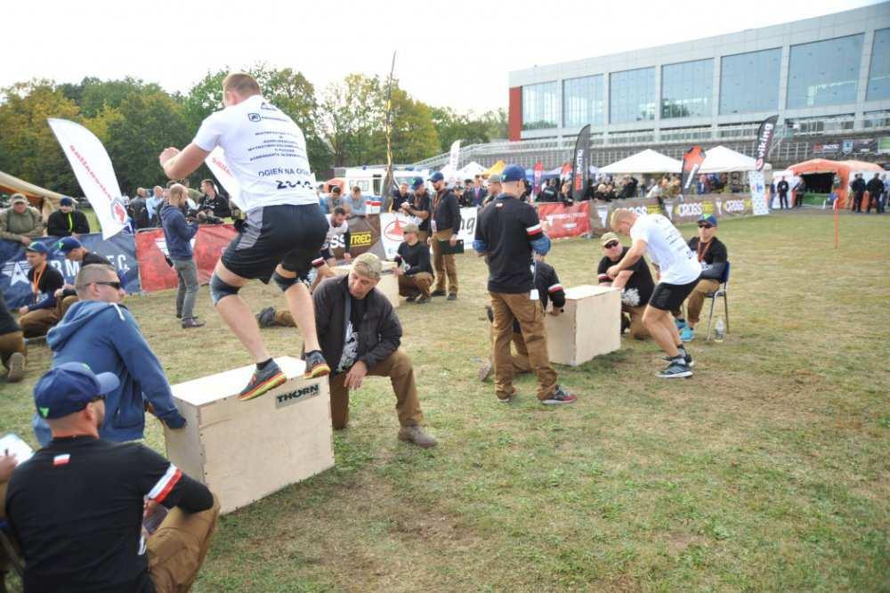 pompki, tor przeszkód (bieg na 400 m). Opolski garnizon Policji reprezentowała dwuosobowa drużyna.