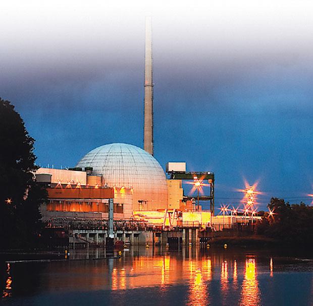 Przeglądy w elektrowniach jądrowych Przeglądy napędów ustawczych firm SIPOS-/Siemens w elektrowniach jądrowych przebiegają zgodnie z instrukcją przeglądów właściwą dla danego